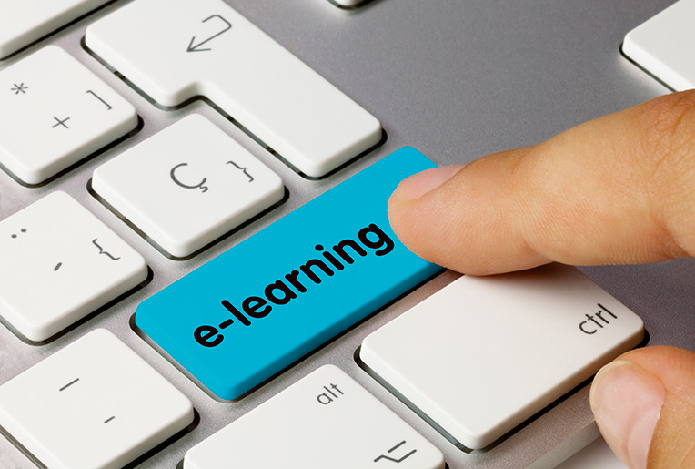 Tastiera del PC con pulsante E-Learning